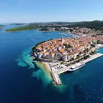 By The Sea - 9217 Korčula